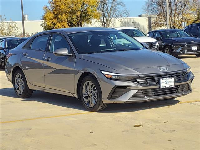 2024 Hyundai ELANTRA Vehicle Photo in Peoria, IL 61615