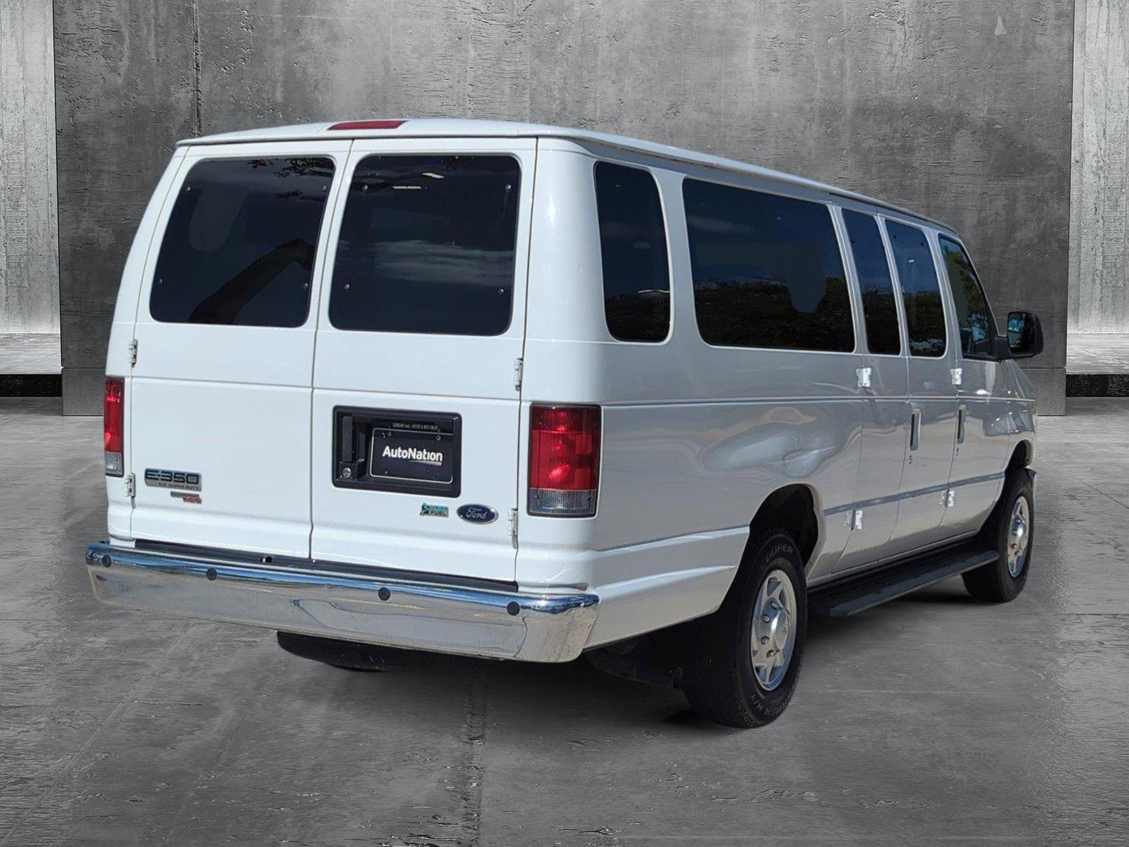 2013 Ford Econoline Wagon Vehicle Photo in Pembroke Pines, FL 33027