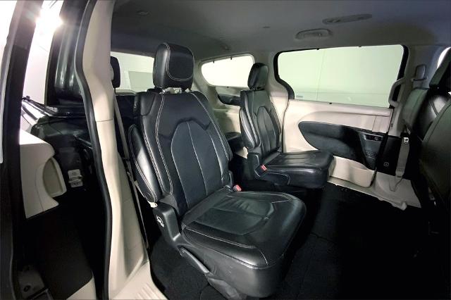 2022 Chrysler Pacifica Vehicle Photo in Kansas City, MO 64114