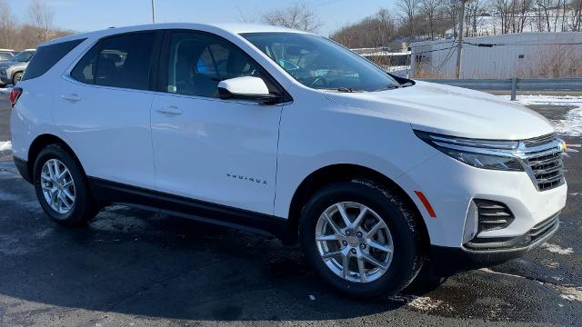 2022 Chevrolet Equinox Vehicle Photo in MOON TOWNSHIP, PA 15108-2571