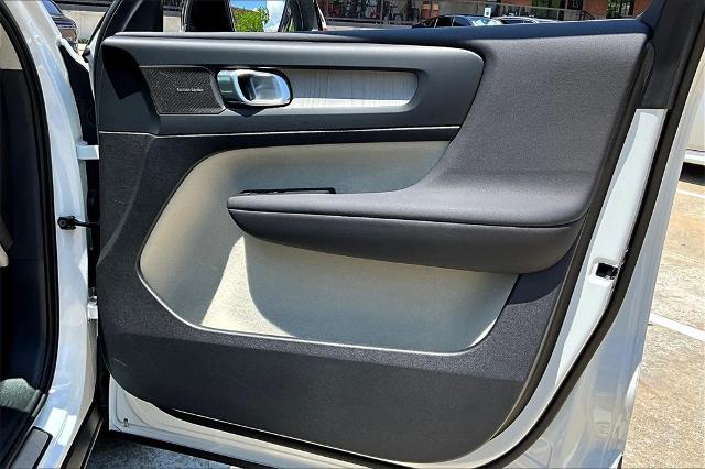 2025 Volvo XC40 Vehicle Photo in Houston, TX 77007