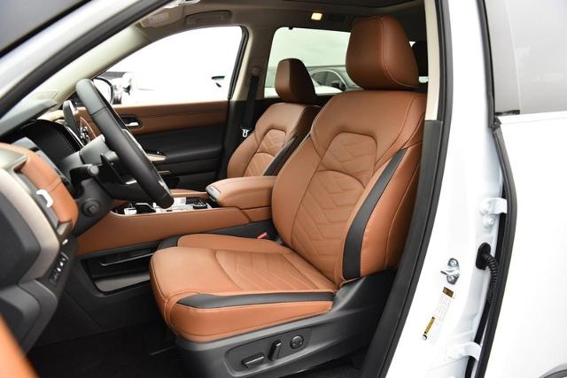 2025 Nissan Pathfinder Vehicle Photo in Ballwin, MO 63011