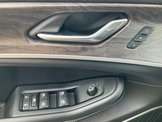 2023 Jeep Grand Cherokee L Vehicle Photo in Kaukauna, WI 54130