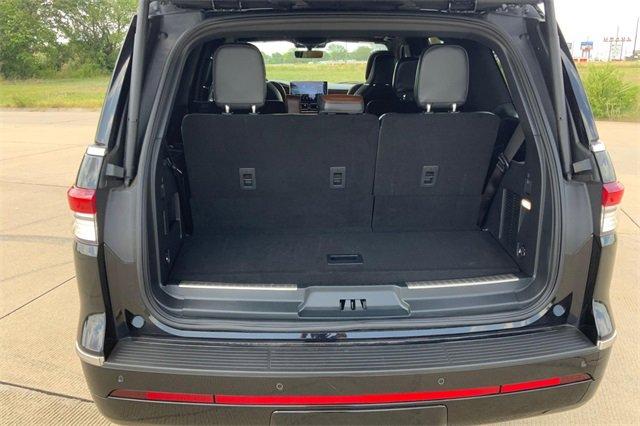 2024 Lincoln Navigator Vehicle Photo in TOPEKA, KS 66609-0000