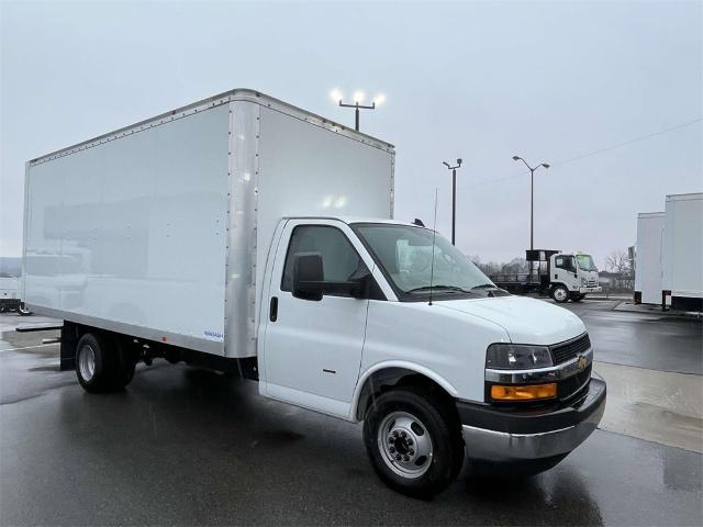 2023 Chevrolet Express Cutaway 3500 Vehicle Photo in ALCOA, TN 37701-3235