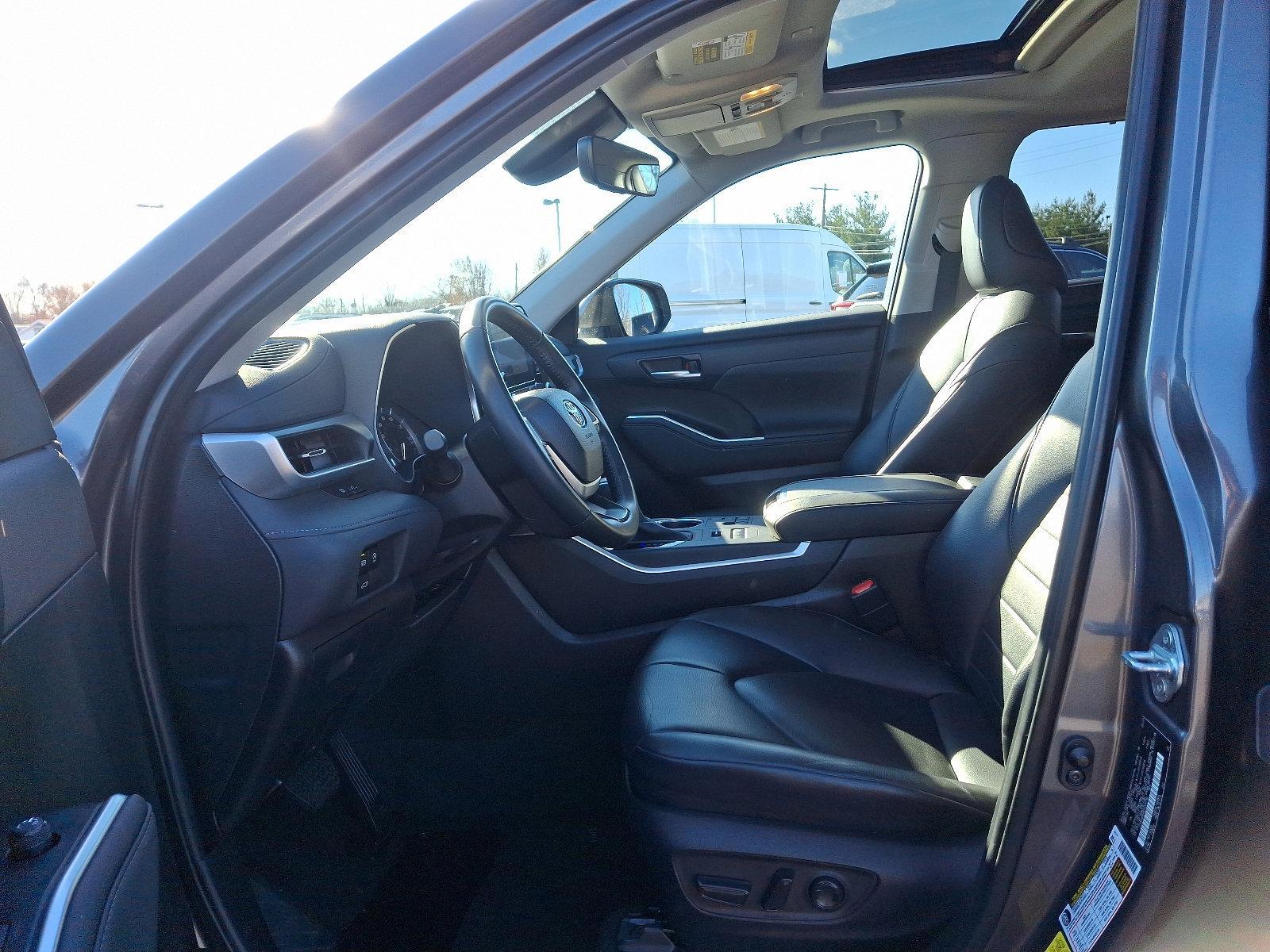 2023 Toyota Highlander Vehicle Photo in Trevose, PA 19053