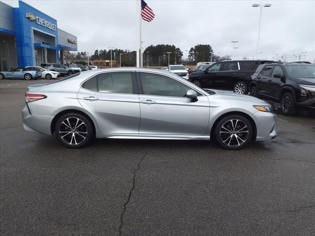 Used 2018 Toyota Camry SE with VIN 4T1B11HK5JU645346 for sale in Henderson, NC