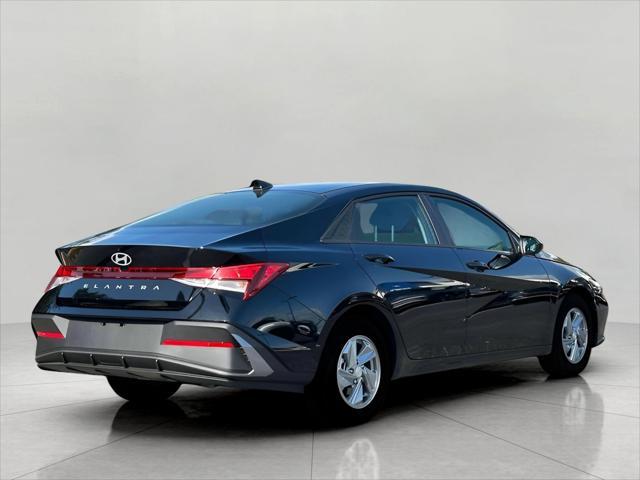 2025 Hyundai ELANTRA Vehicle Photo in Green Bay, WI 54304