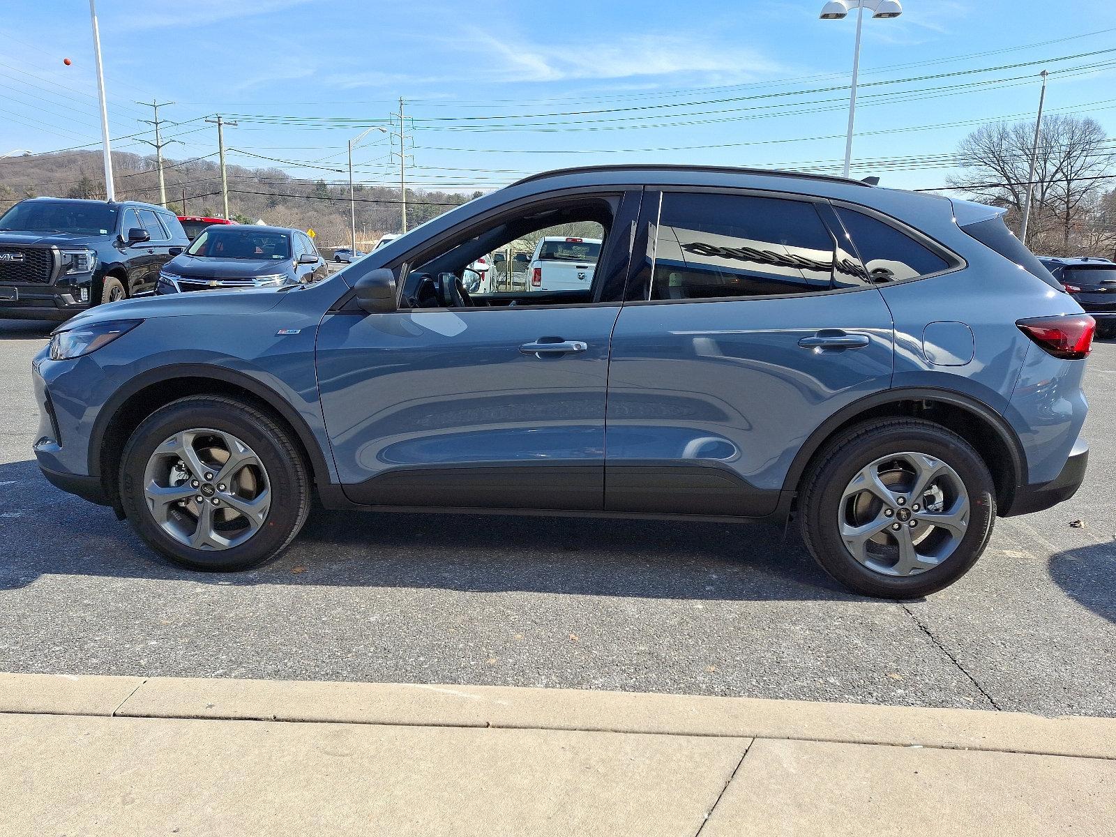 2025 Ford Escape Vehicle Photo in BETHLEHEM, PA 18017-9401