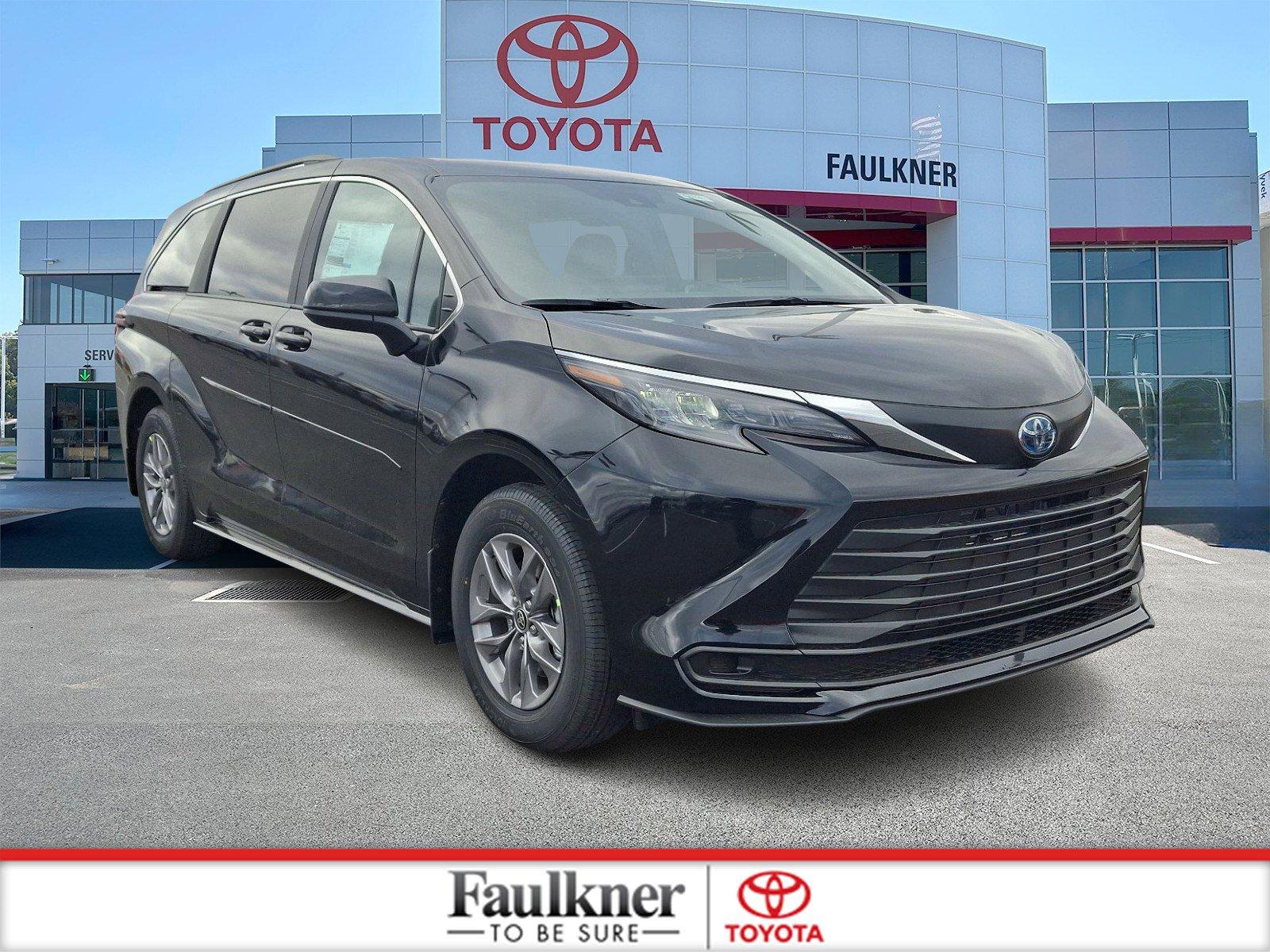 2025 Toyota Sienna Vehicle Photo in Harrisburg, PA 17111