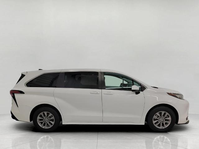 2022 Toyota Sienna Vehicle Photo in Oshkosh, WI 54904