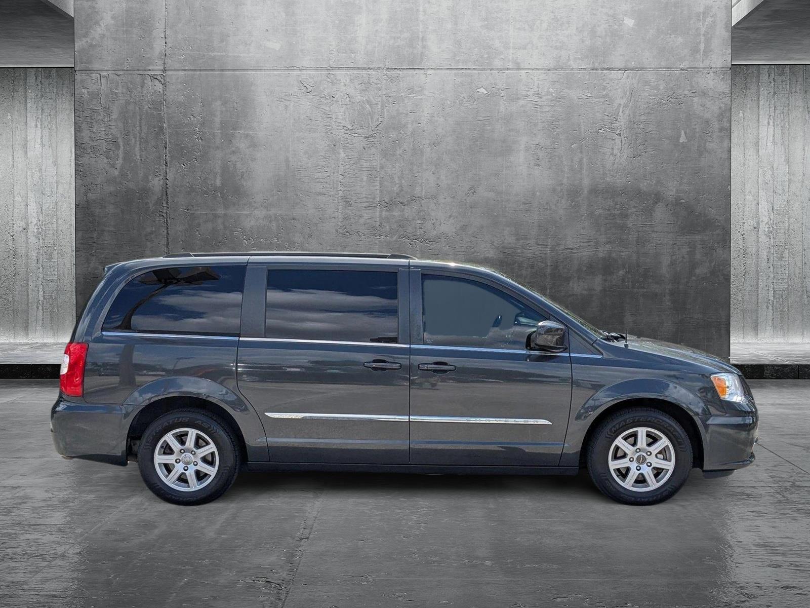 2012 Chrysler Town & Country Vehicle Photo in PEMBROKE PINES, FL 33024-6534