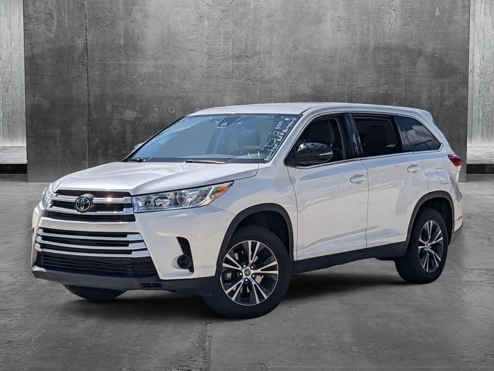 2019 Toyota Highlander Vehicle Photo in Davie, FL 33331