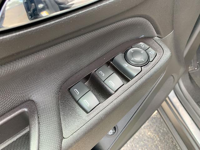 2022 Chevrolet Equinox Vehicle Photo in MOON TOWNSHIP, PA 15108-2571