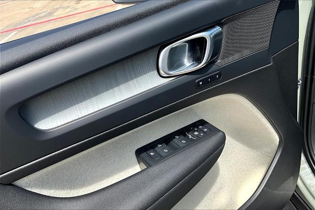 2025 Volvo XC40 Vehicle Photo in Houston, TX 77007