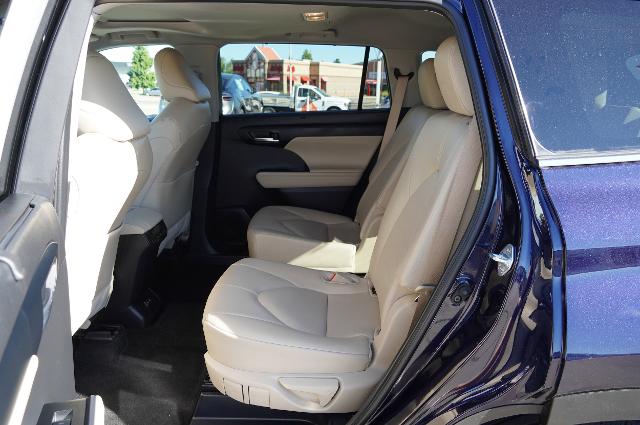 2025 Toyota Highlander Vehicle Photo in Riverdale, UT 84405
