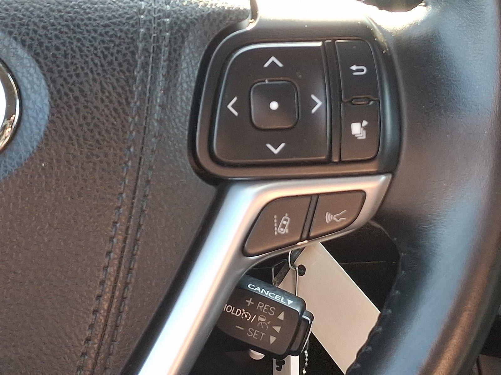 2018 Toyota Highlander Vehicle Photo in Harrisburg, PA 17111