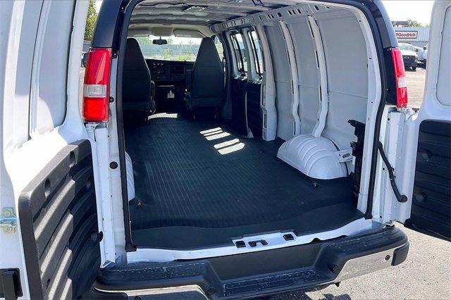 2025 Chevrolet Express Cargo Van Vehicle Photo in INDEPENDENCE, MO 64055-1314
