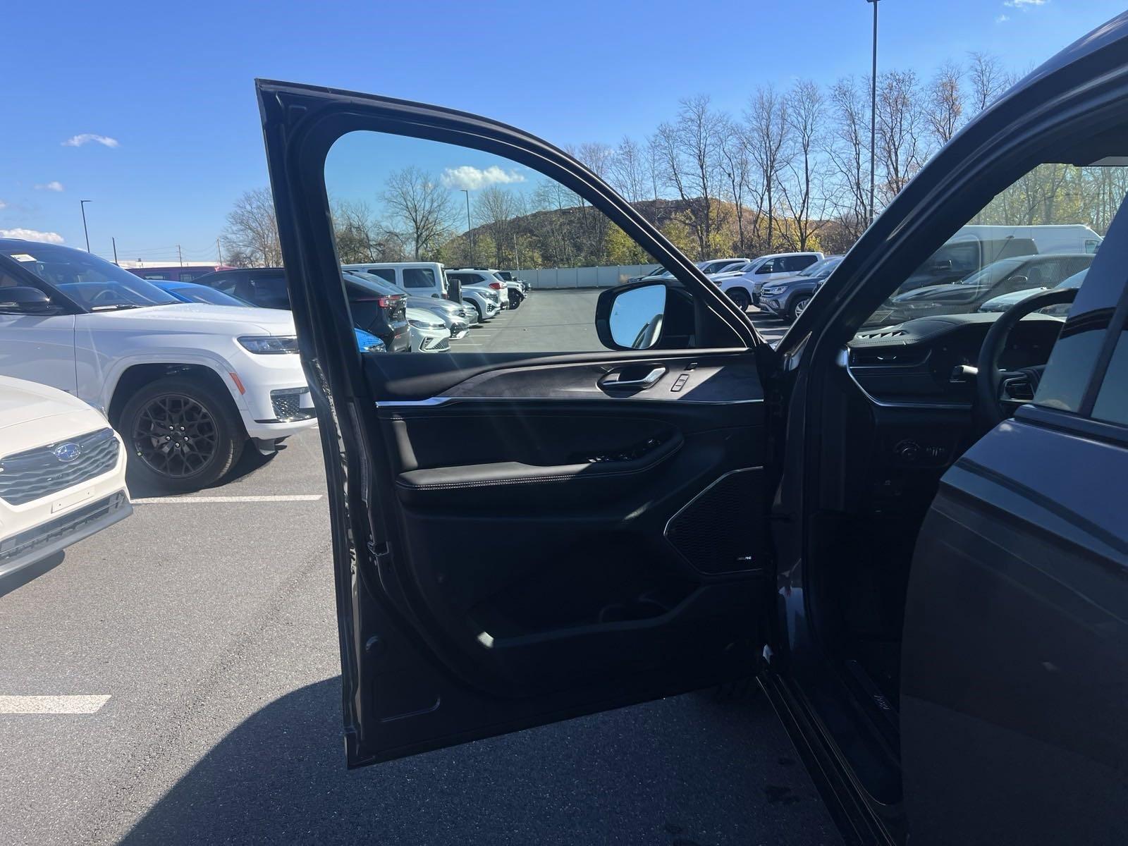 2025 Jeep Grand Cherokee L Vehicle Photo in Mechanicsburg, PA 17050-1707