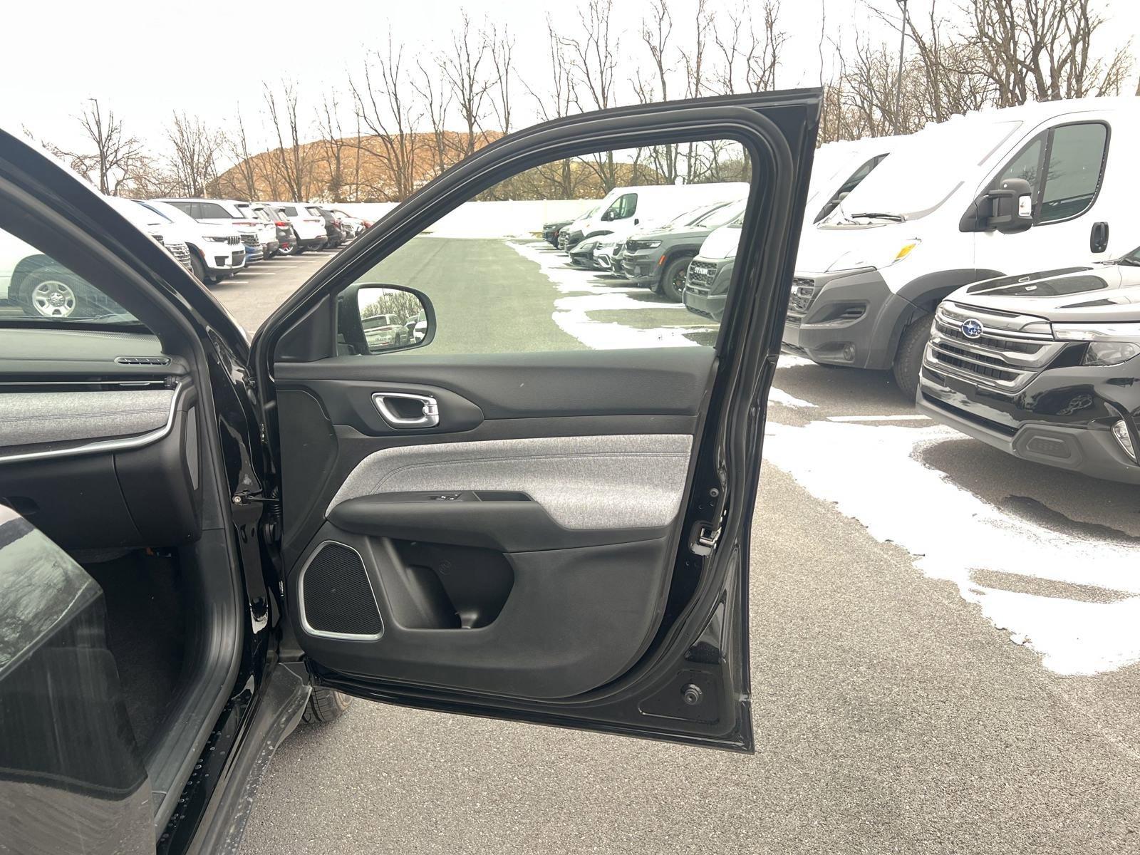2025 Jeep Compass Vehicle Photo in Mechanicsburg, PA 17050-1707