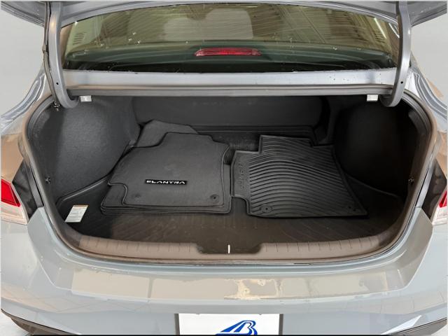 2022 Hyundai ELANTRA Vehicle Photo in Green Bay, WI 54304