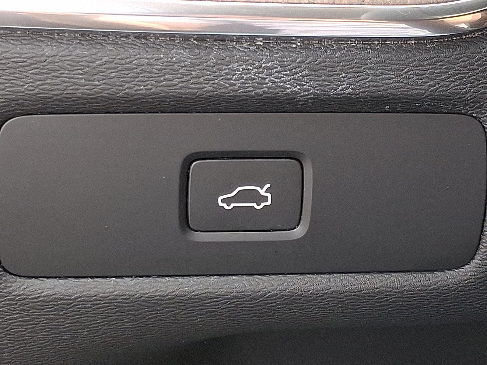 2023 Volvo XC60 Vehicle Photo in Trevose, PA 19053
