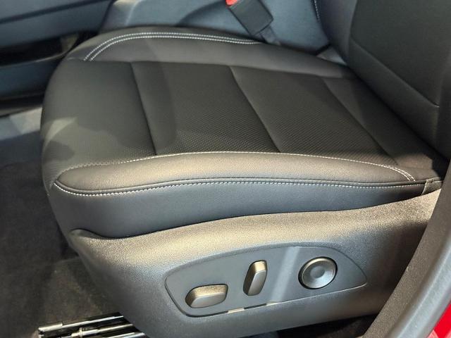 2025 Chevrolet Traverse Vehicle Photo in COLUMBIA, MO 65203-3903