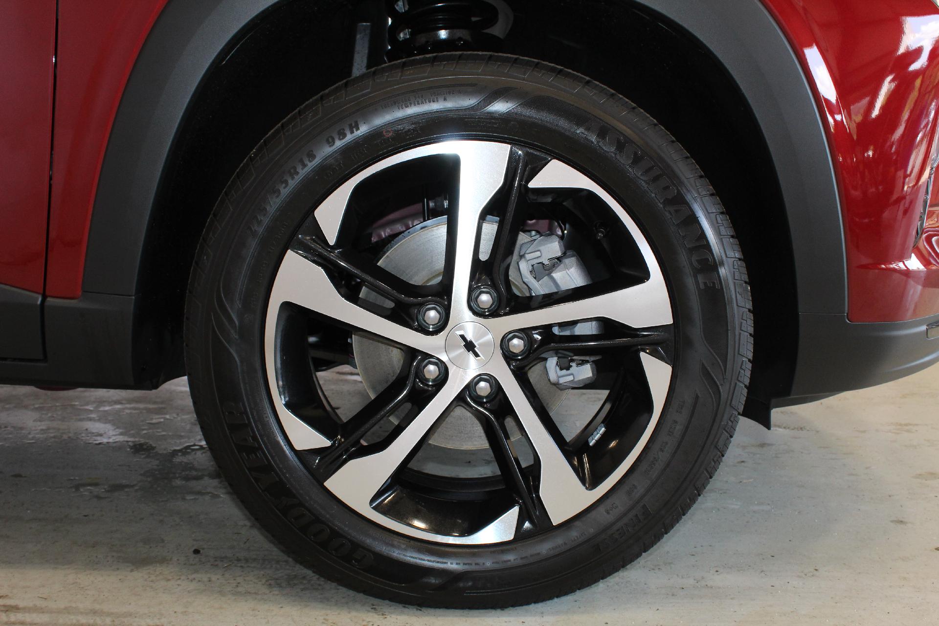 2025 Chevrolet Trax Vehicle Photo in NORTHAMPTON, MA 01060-1120