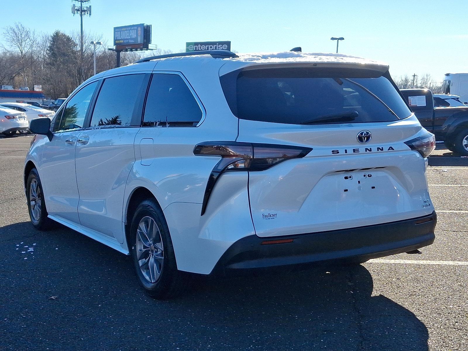 2023 Toyota Sienna Vehicle Photo in Trevose, PA 19053