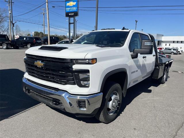 2025 Chevrolet Silverado 3500 HD Chassis Cab Vehicle Photo in ALCOA, TN 37701-3235