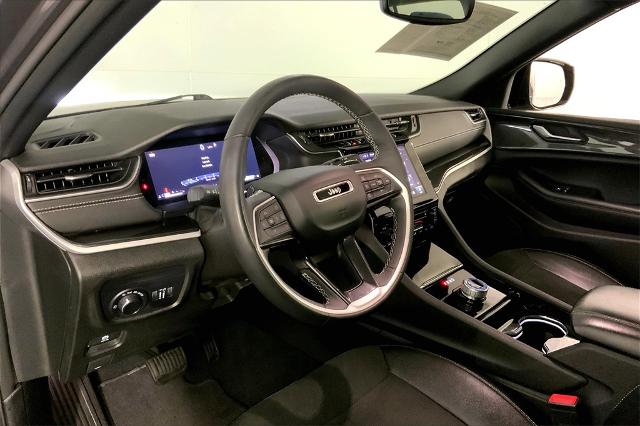 2023 Jeep Grand Cherokee L Vehicle Photo in Lees Summit, MO 64086