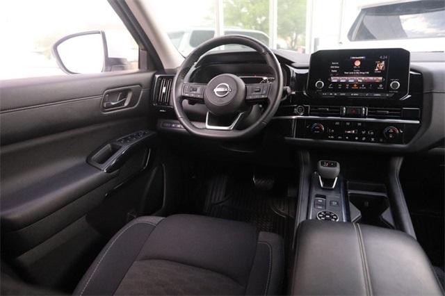 2023 Nissan Pathfinder Vehicle Photo in Hazelwood, MO 63042
