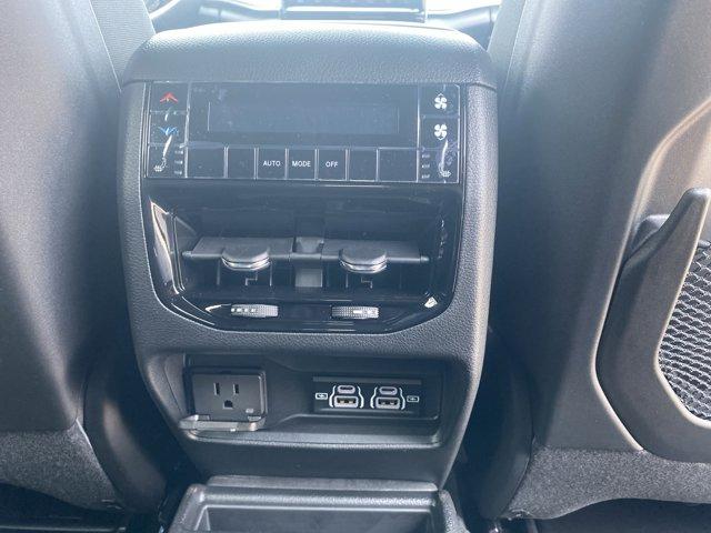 2025 Jeep Grand Cherokee L Vehicle Photo in Doylsetown, PA 18901