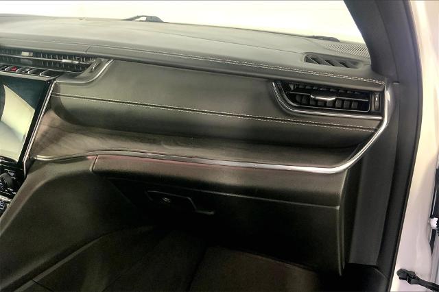 2023 Jeep Grand Cherokee L Vehicle Photo in Lees Summit, MO 64086