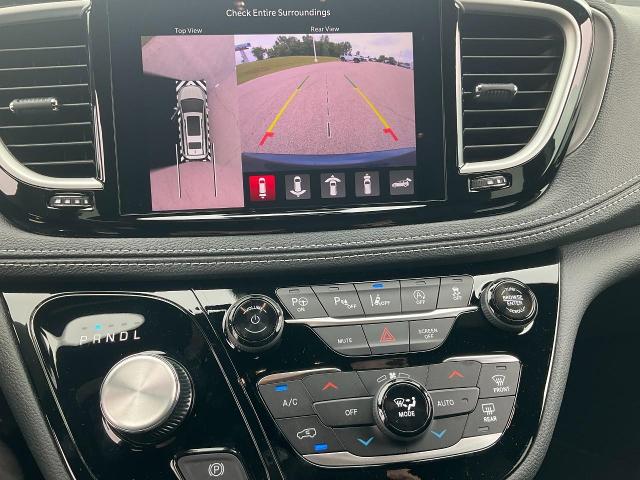 2025 Chrysler Pacifica Vehicle Photo in Kaukauna, WI 54130