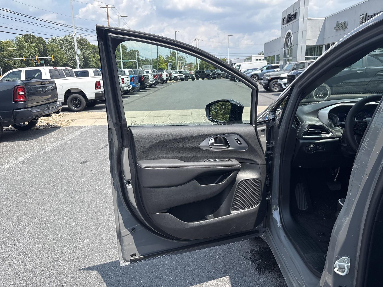 2025 Chrysler Pacifica Vehicle Photo in Mechanicsburg, PA 17050-1707