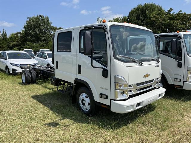 2025 Chevrolet Low Cab Forward 3500 Vehicle Photo in ALCOA, TN 37701-3235