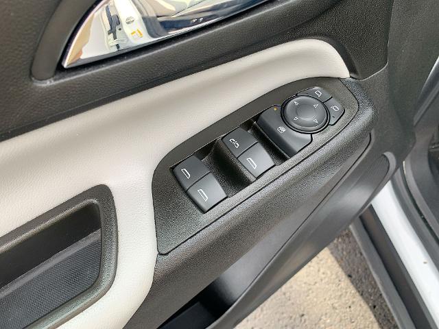 2023 Chevrolet Equinox Vehicle Photo in MOON TOWNSHIP, PA 15108-2571