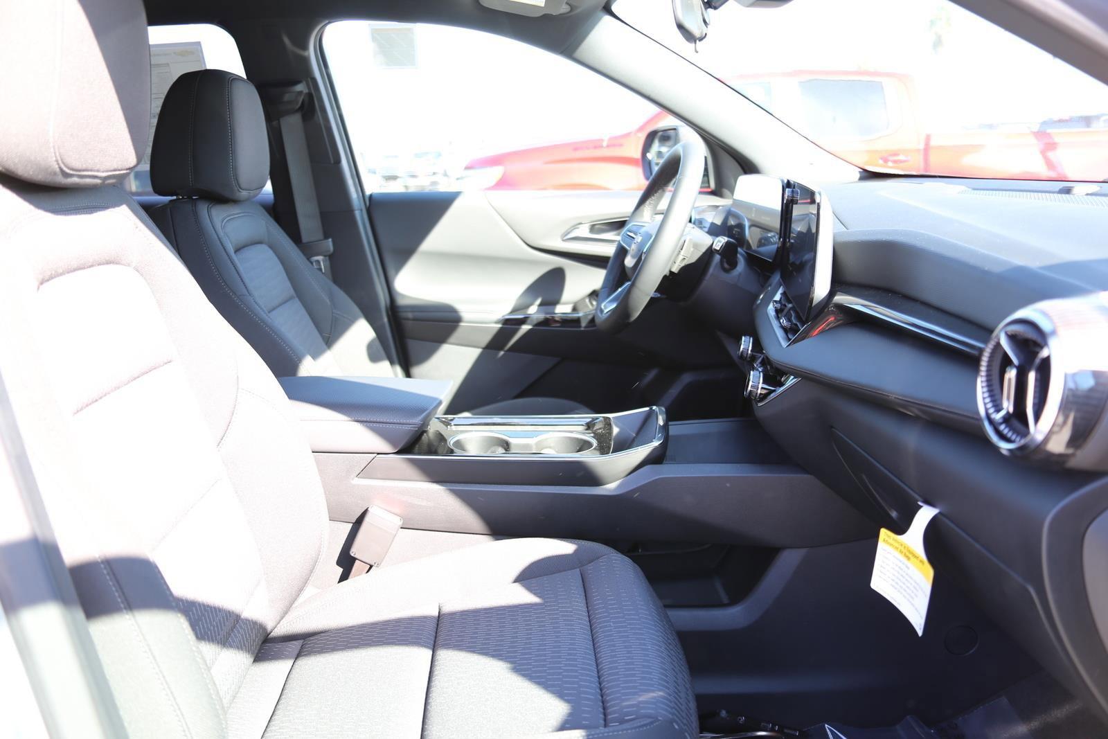 2025 Chevrolet Equinox Vehicle Photo in LOS ANGELES, CA 90007-3794