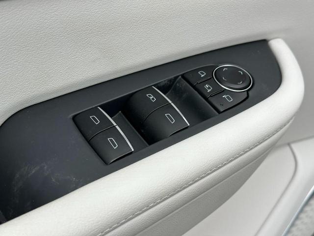 2025 Buick Enclave Vehicle Photo in COLUMBIA, MO 65203-3903
