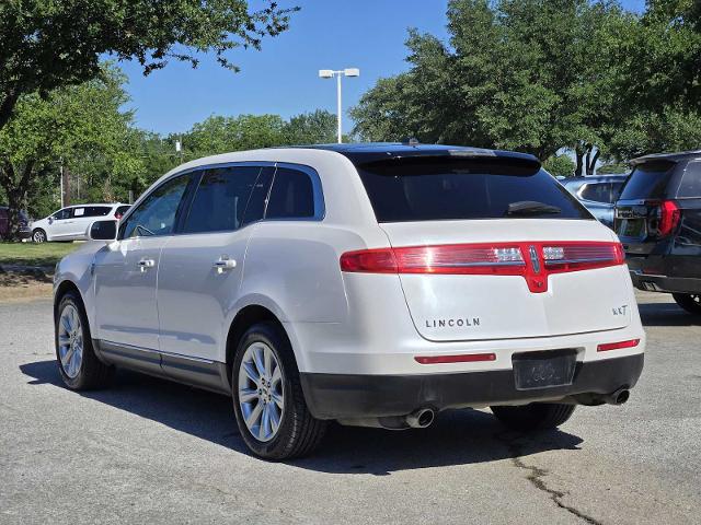 2017 Lincoln MKT Vehicle Photo in DENTON, TX 76210-9321