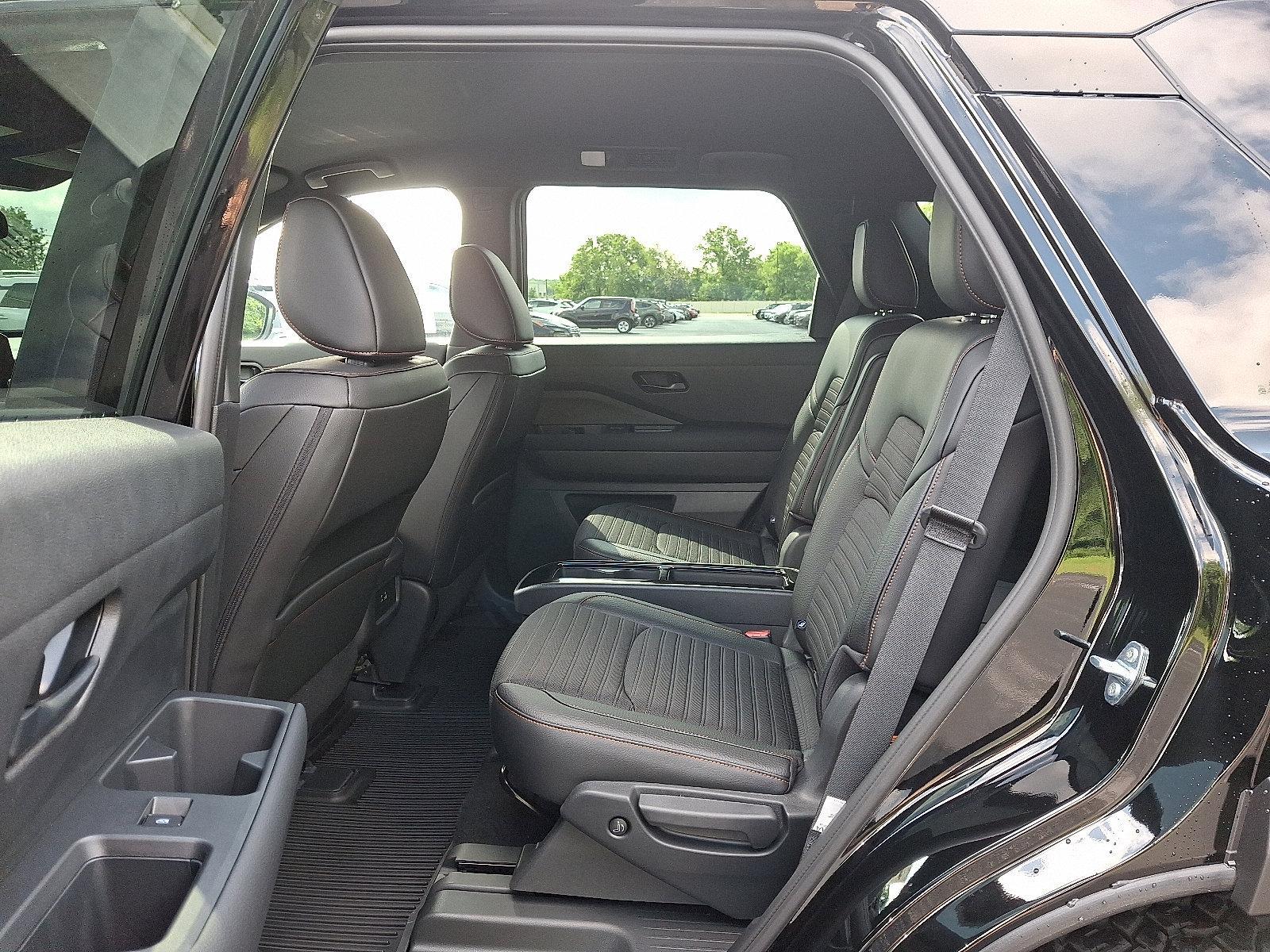 2025 Nissan Pathfinder Vehicle Photo in Mechanicsburg, PA 17050-2306