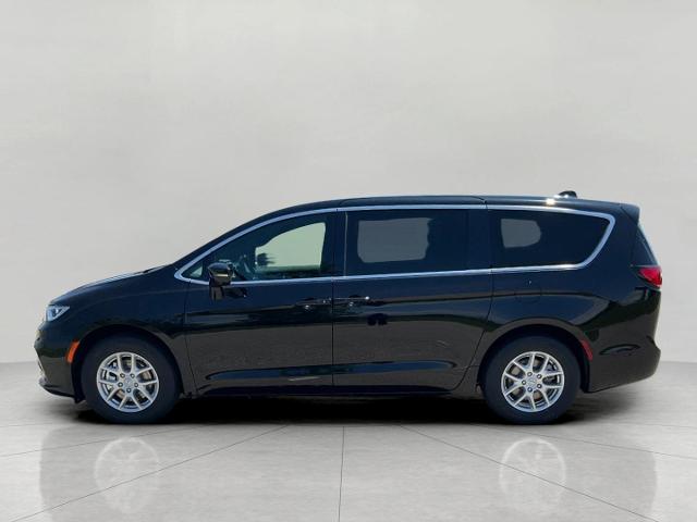 2025 Chrysler Pacifica Vehicle Photo in Kaukauna, WI 54130