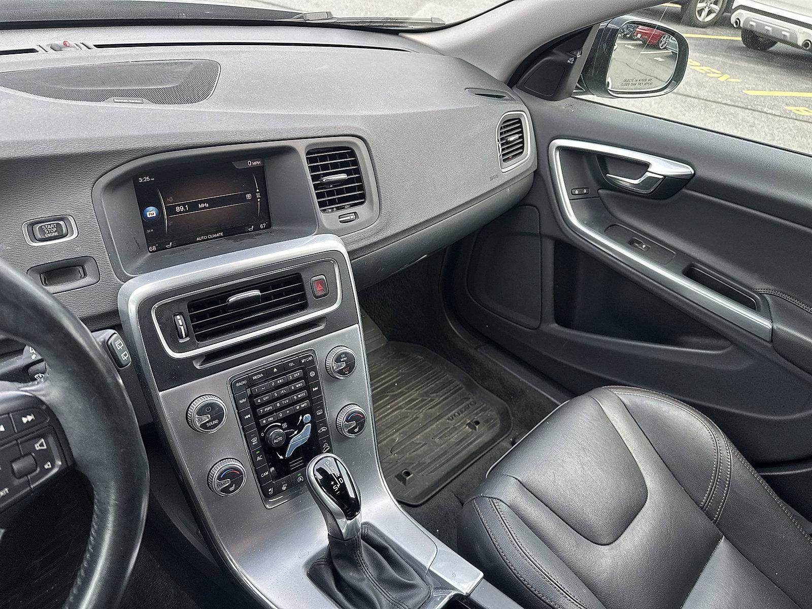 2017 Volvo V60 Cross Country Vehicle Photo in Lancaster, PA 17601