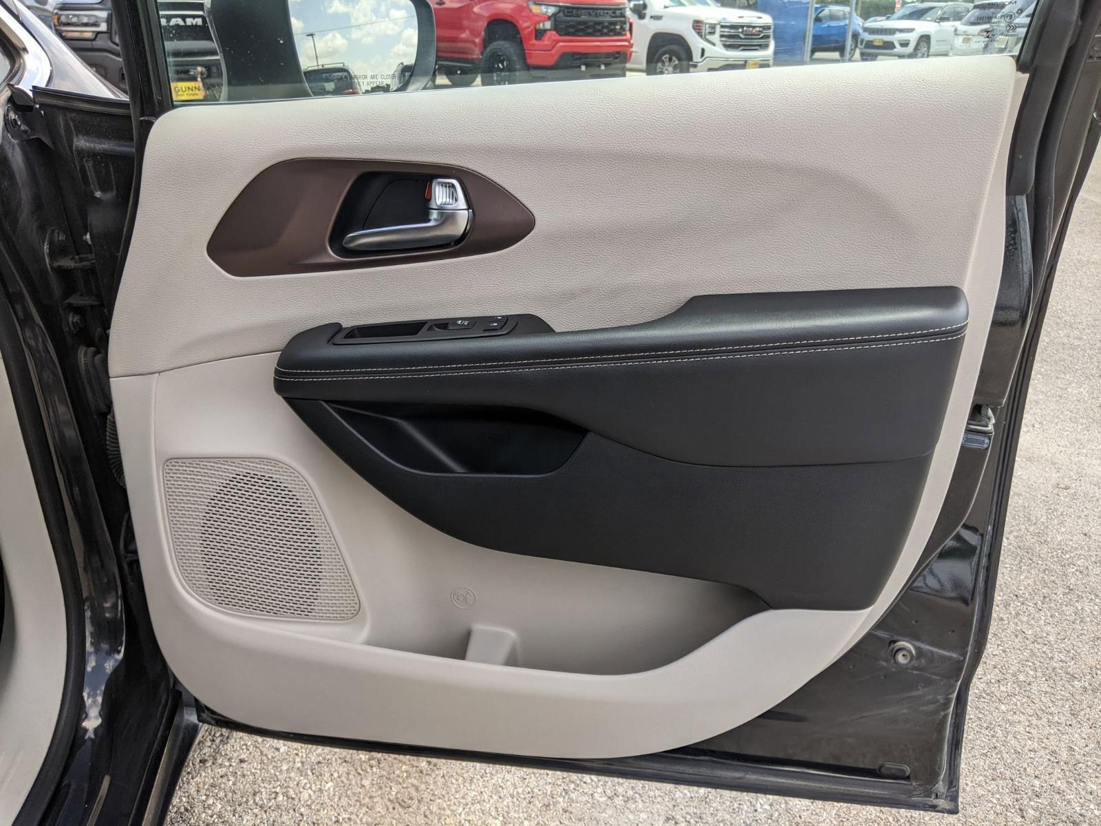 2023 Chrysler Voyager Vehicle Photo in Seguin, TX 78155