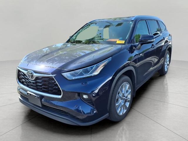 2022 Toyota Highlander Vehicle Photo in Oshkosh, WI 54904