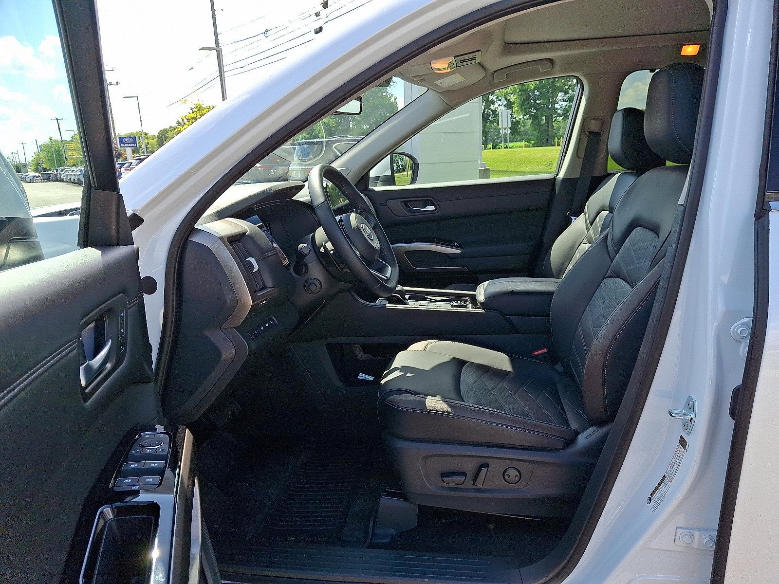 2025 Nissan Pathfinder Vehicle Photo in Mechanicsburg, PA 17050-2306