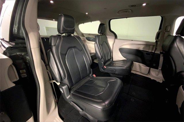 2022 Chrysler Pacifica Vehicle Photo in INDEPENDENCE, MO 64055-1314