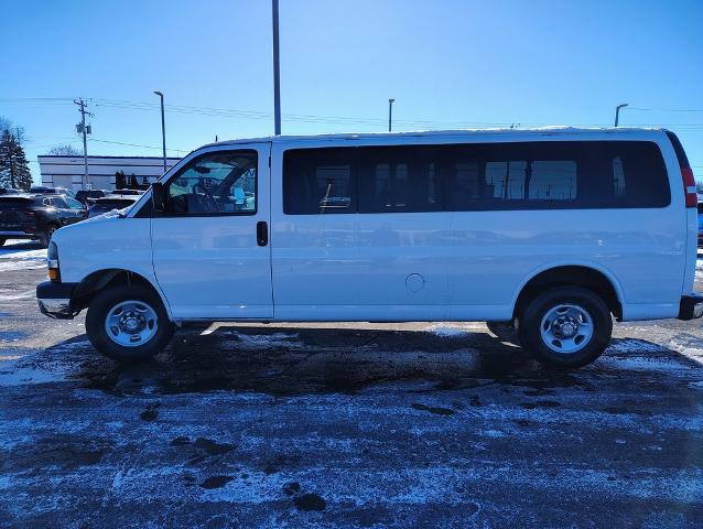 2015 Chevrolet Express Passenger 3500 Vehicle Photo in GREEN BAY, WI 54304-5303