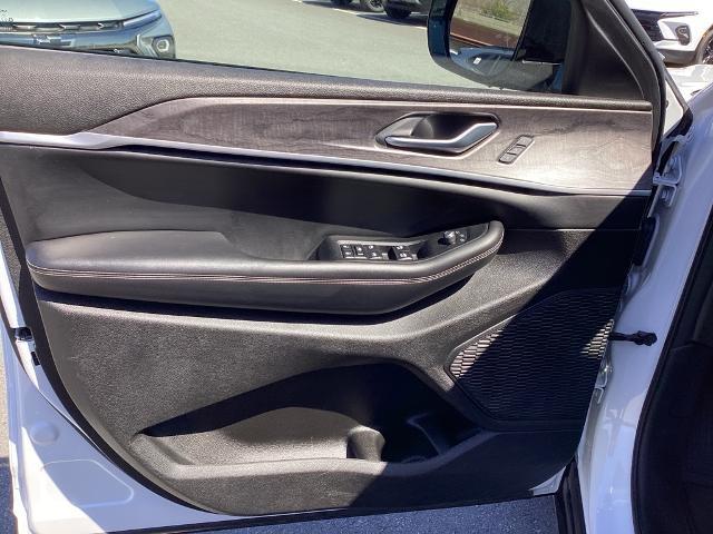 2023 Jeep Grand Cherokee L Vehicle Photo in Gardner, MA 01440